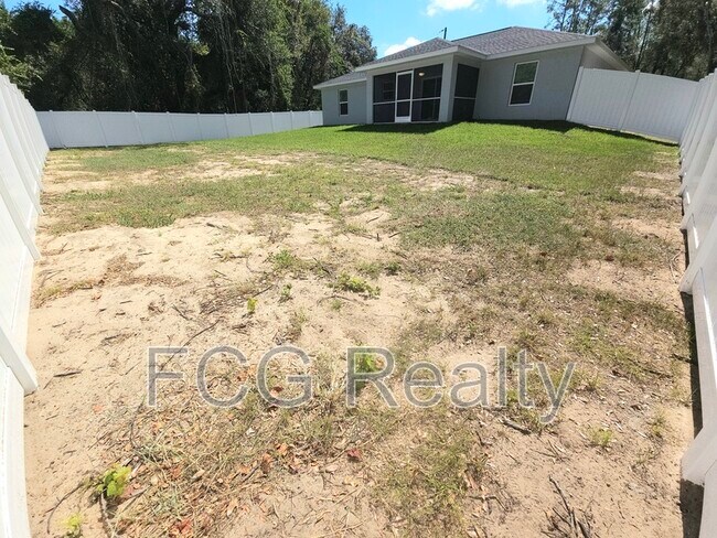 Building Photo - 8810 N Malibu Rd