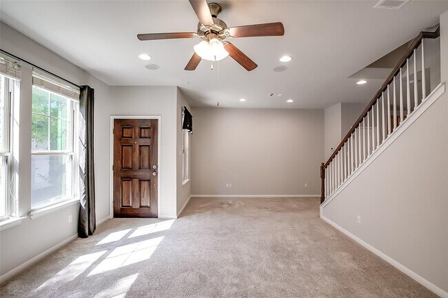 Building Photo - 7220 Wyoming Springs Dr