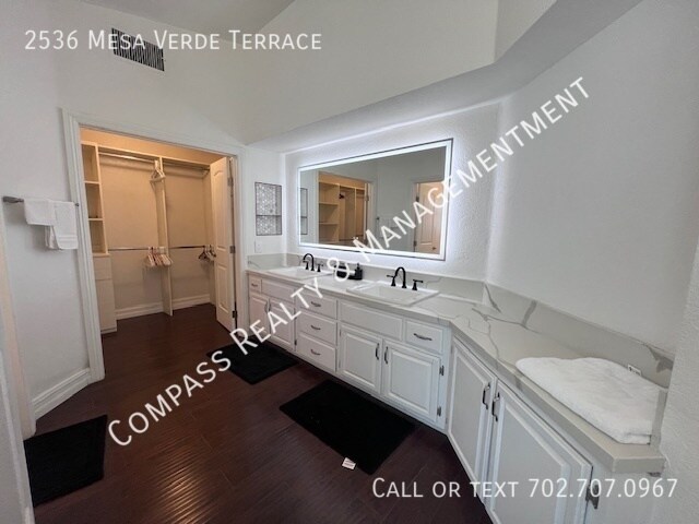 Building Photo - 2536 Mesa Verde Terrace