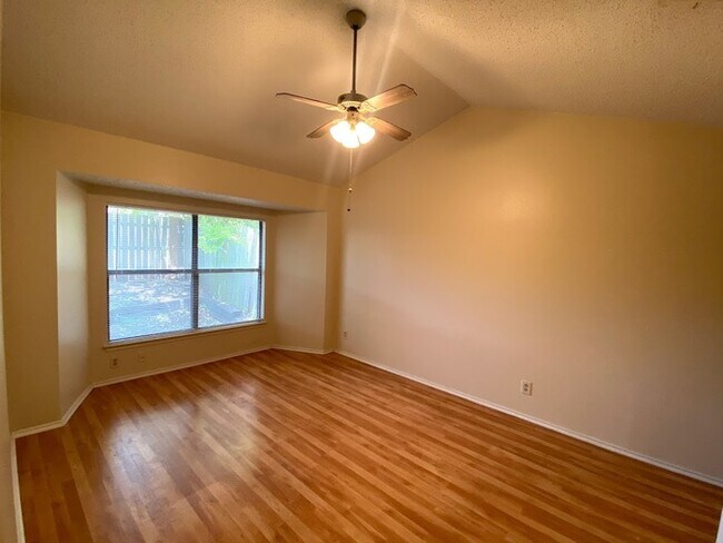 Building Photo - 6814 Flaming Ridge Dr