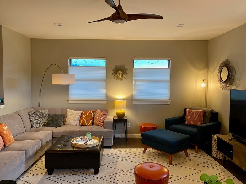 living room - 151 Starbuck Cir