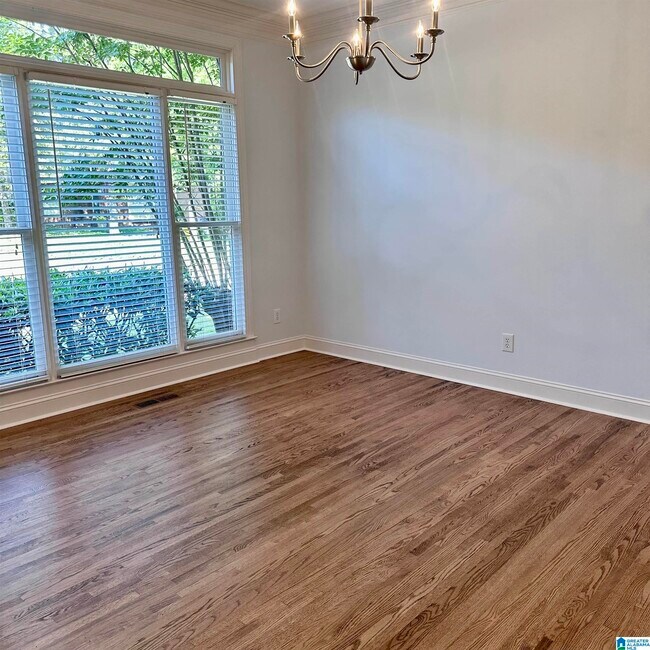 Building Photo - 5982 Valley Way