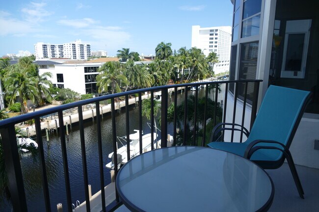 Building Photo - 3051 NE 48th St