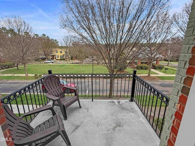 Building Photo - 184 Finsbury St