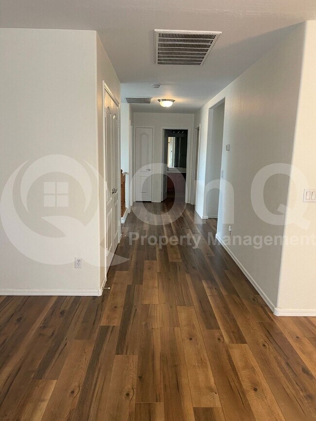 Building Photo - 6521 S Emerald Dr