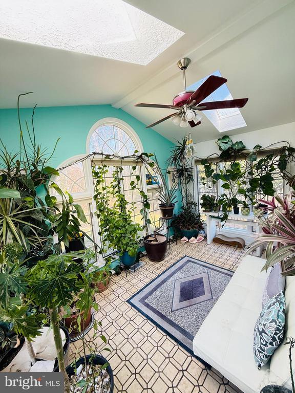 Building Photo - 16108 Kennedy St