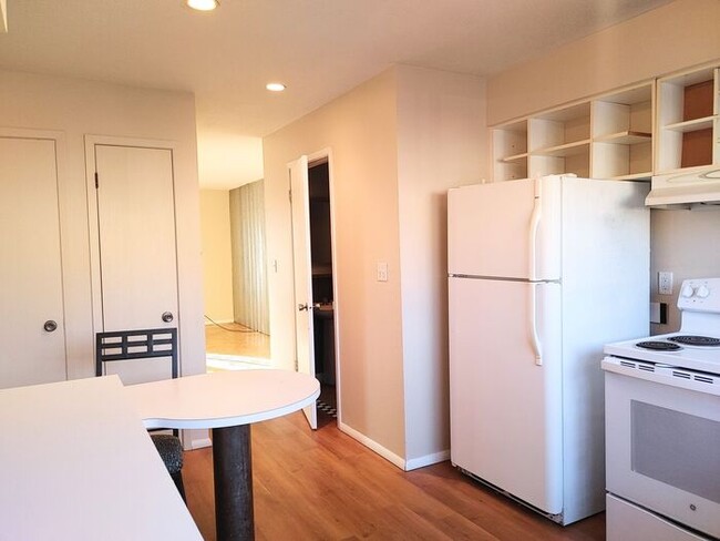 Building Photo - $1,395 | 2 Bedroom + Bonus Room, 1.5 Bathr...