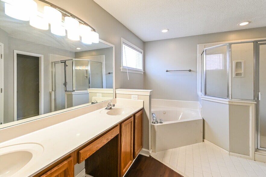 Building Photo - 9073 Bellehurst Dr