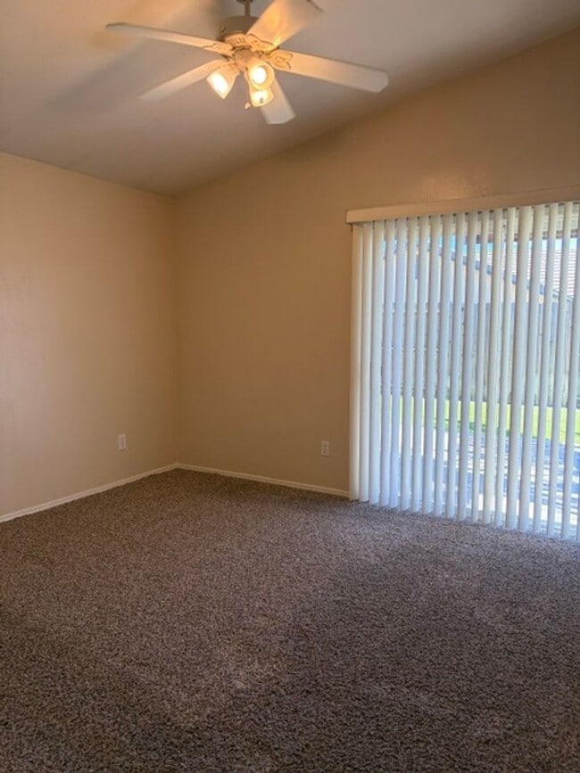 Building Photo - 8807 Rollingbay Dr