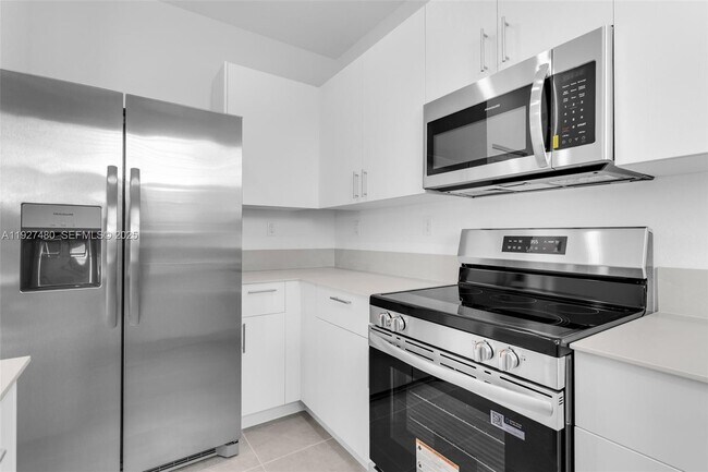 Building Photo - 2665 SE 28th St