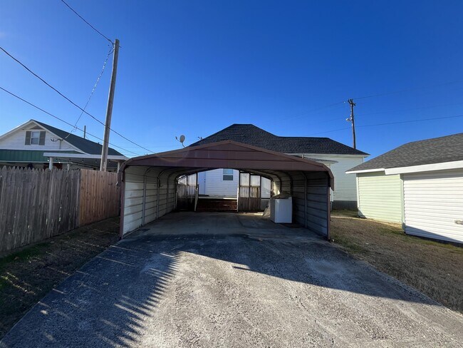 Building Photo - 201 Pike St