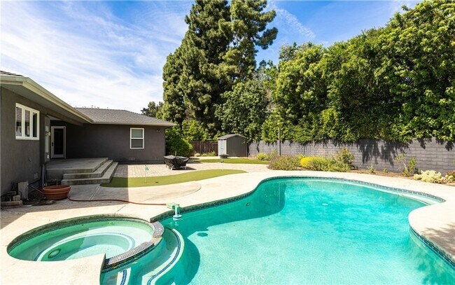 Building Photo - 933 W Riviera Dr