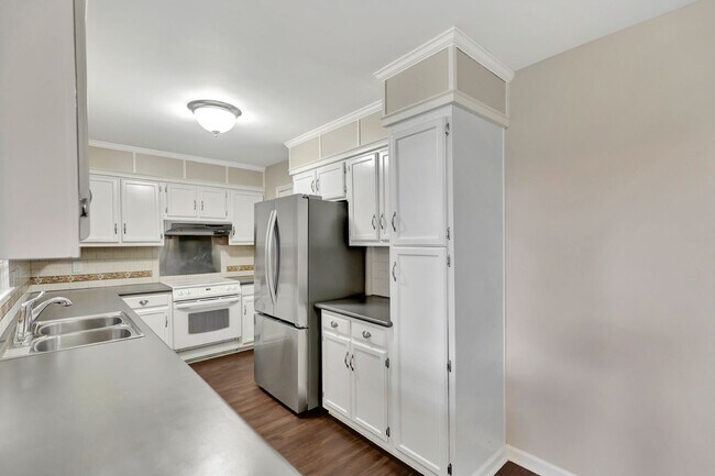 Building Photo - Charming 4-Bedroom, 2-Bath Brick Home with...