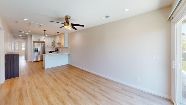 Building Photo - New Build (2022) 4BD/2BA (Lease out, pendi...