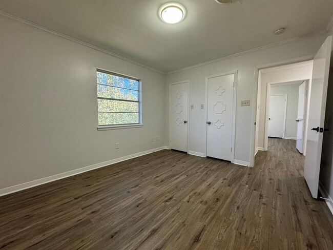 Building Photo - 2019 N Thompson St