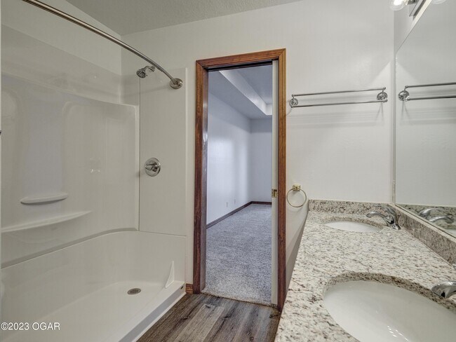 Building Photo - 3122 S Tyler Ave