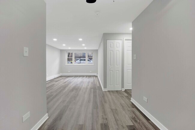 Building Photo - 3161 N Cambridge Ave