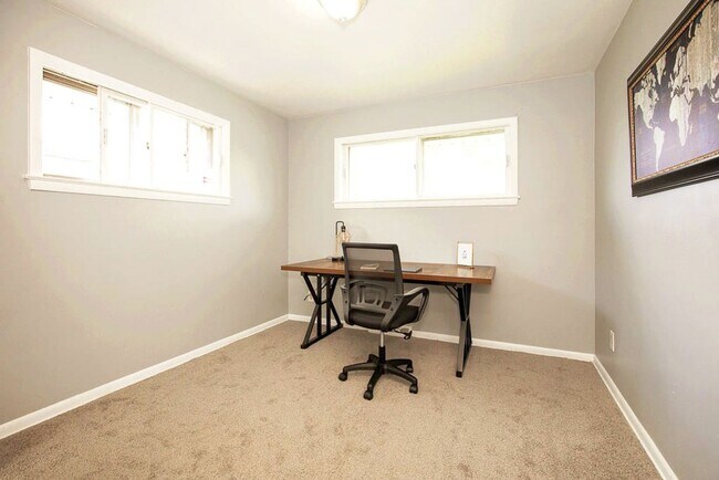 Building Photo - FULLY FURNISHED ACED 3 BED 1.5 BATH SINGLE FAMILY HOME IN BEAUTIFUL MAPLE HEIGHTS!