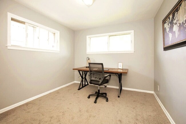 Building Photo - FULLY FURNISHED ACED 3 BED 1.5 BATH SINGLE...