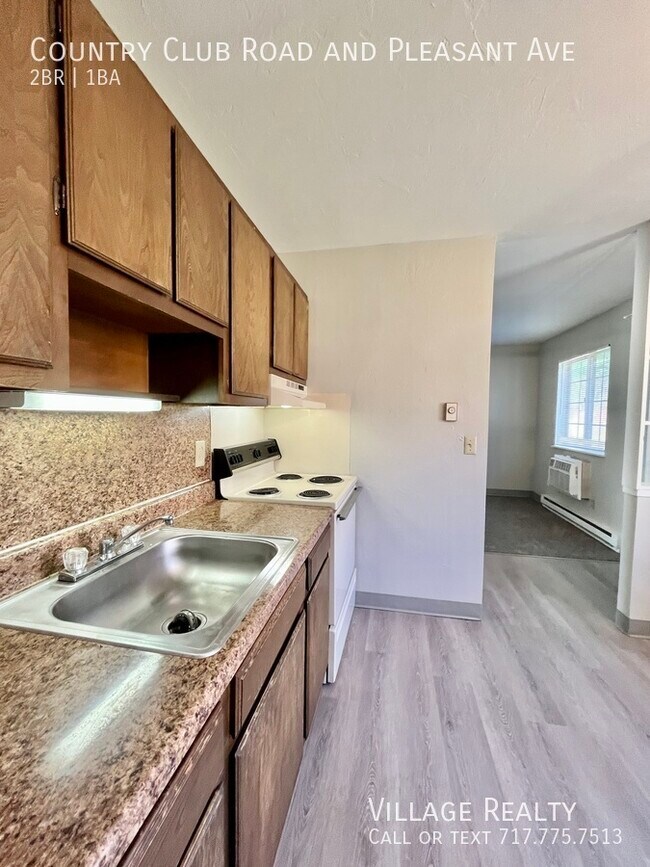 Building Photo - 605 Country Club Rd