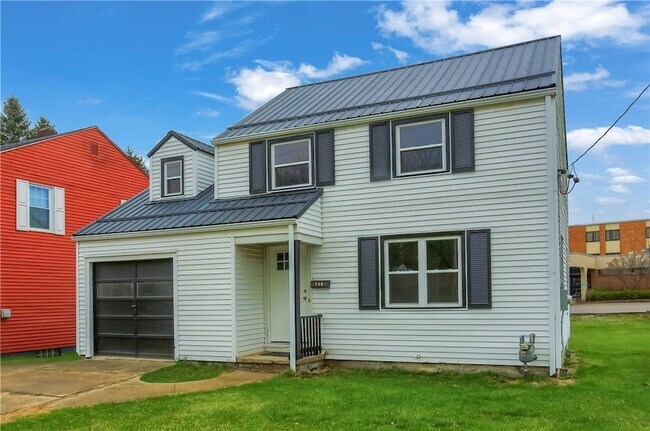 Building Photo - 740 Pershing St