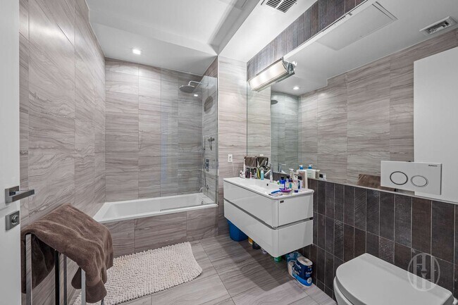 Building Photo - 792 Classon Ave