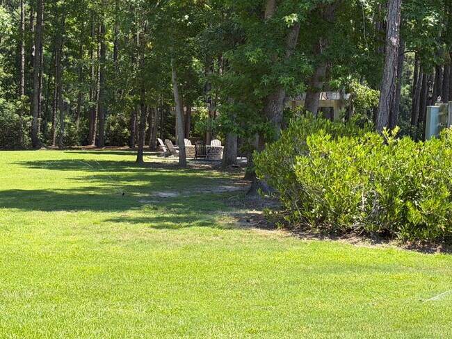 Building Photo - Beautiful Four Bedroom Fully Furnished Home Located in The Walk!