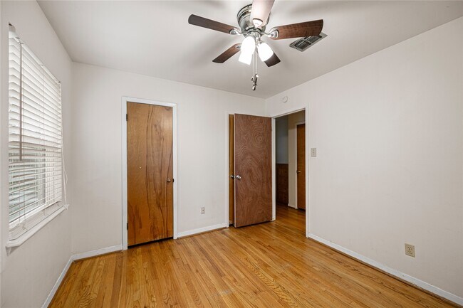 Building Photo - 8110 Bob White Dr