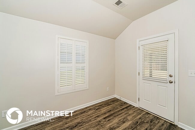 Building Photo - 331 Woodland Trl