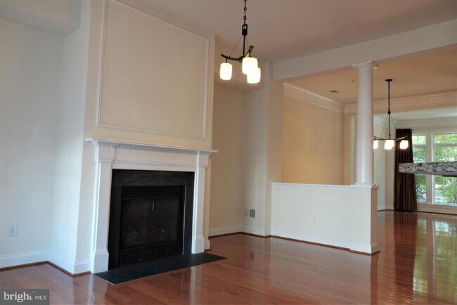 Building Photo - 1115 Crestfield Dr