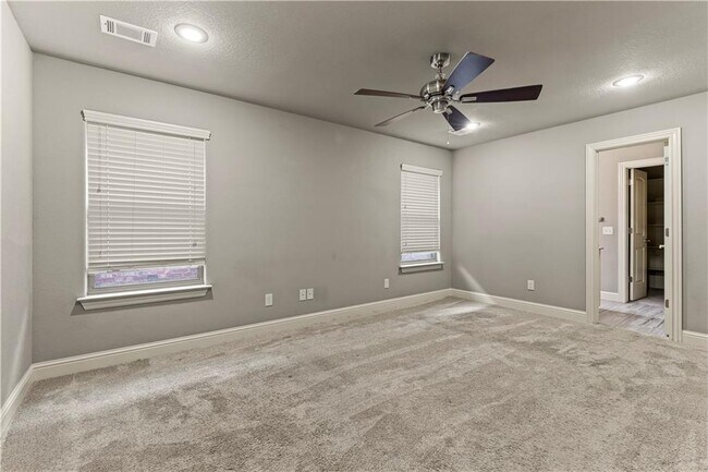 Building Photo - 3205 SW Riverstone Ave