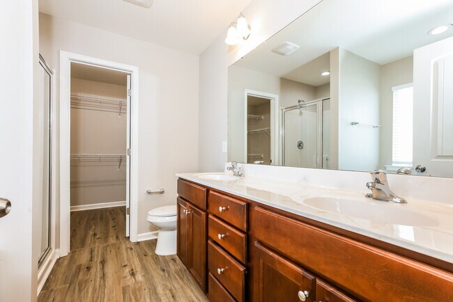 Building Photo - 934 Lakemont Dr