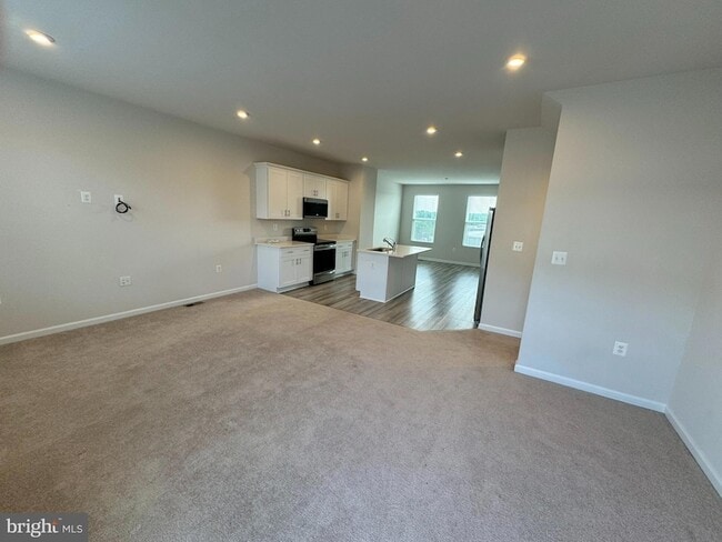 Building Photo - 147 Presidents Pointe Ave