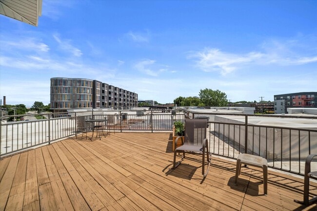 Building Photo - 2121 S Kinnickinnic Ave