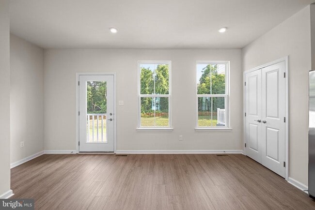 Building Photo - 46 SAND HILLS Dr