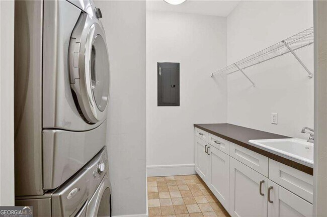 Building Photo - 1065 Peachtree St NE