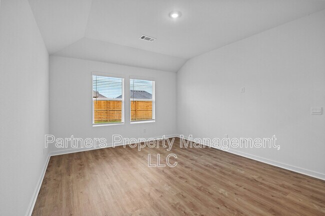Building Photo - 941 Rentley St