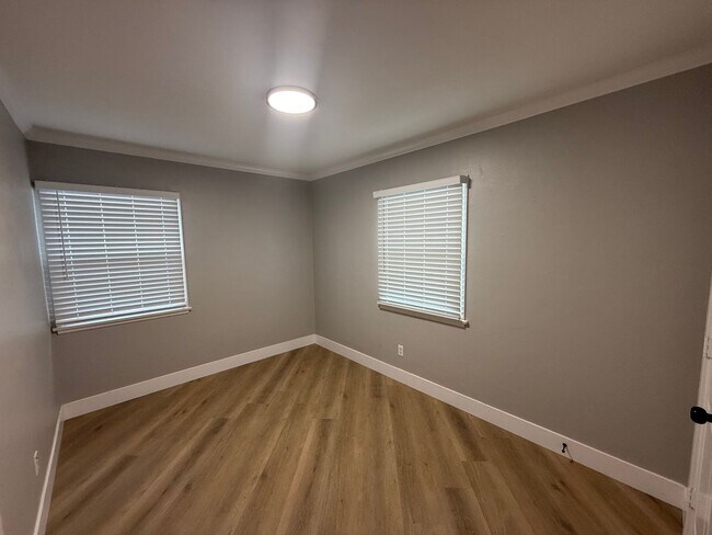 Building Photo - Multi Generation Home 4 Bedroom 3 Bath