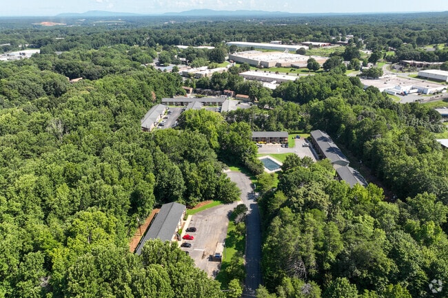 Context - Delmonte Court Apartments