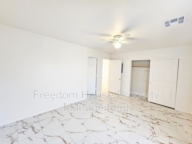 Building Photo - 600 San Lorenzo St