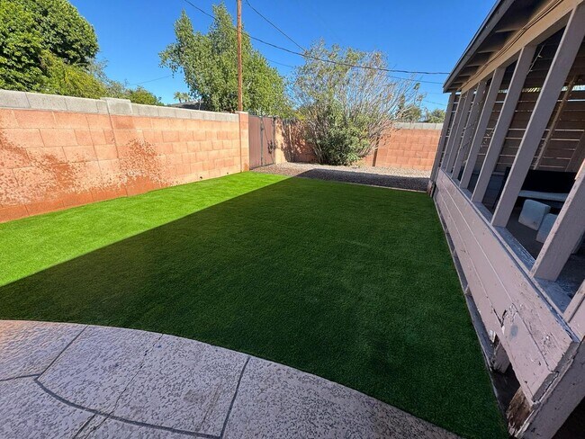 Building Photo - 5-Bedroom Tempe Home with Private Pool & Prime ASU Proximity