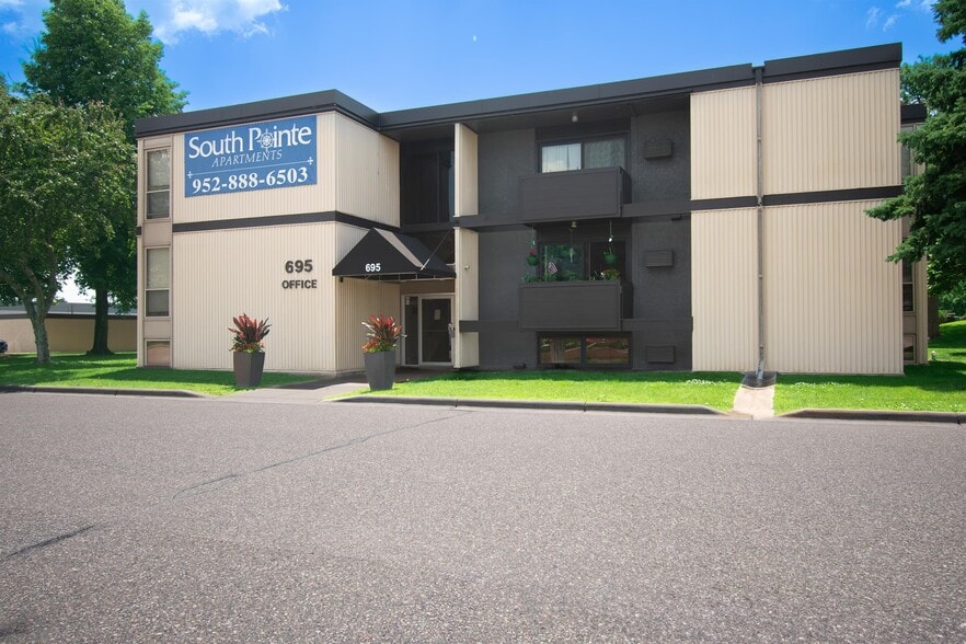 Building Photo - South Pointe