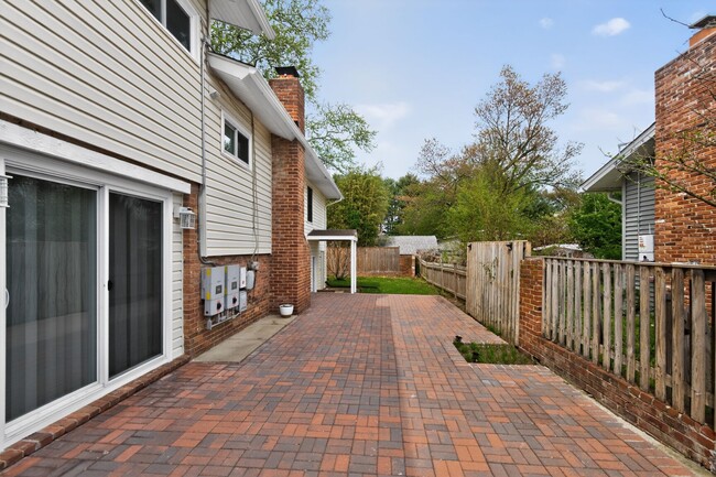 Building Photo - 2000 McAuliffe Dr