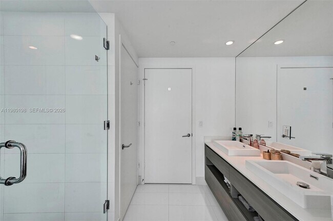 Building Photo - 460 NE 28th St