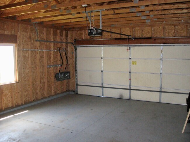 Building Photo - 523