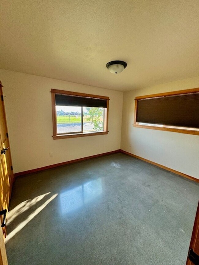 Building Photo - 3-Bedroom, 2-Bathroom Single-Level Home in Bozeman, MT