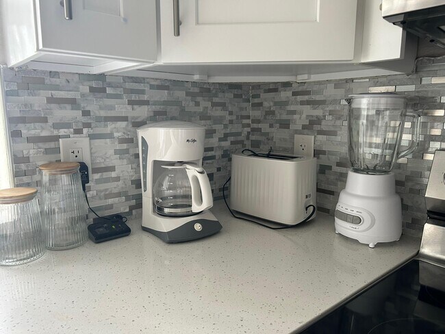 Building Photo - 1140 Staghorn St