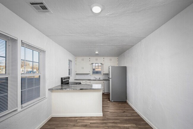 Building Photo - 1702 NW Euclid Ave