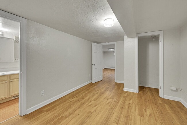 Building Photo - $3,195, 3-bed, 3-bath located in Denver wi...