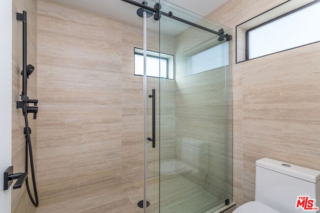 Building Photo - 1318 1/2 N Vista St